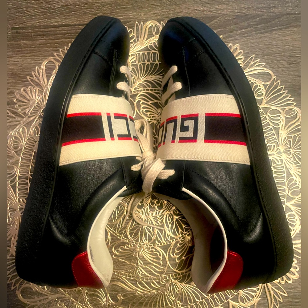 FW2019
Gucci Ace Stripe Leather 'Black' 100% authentic.  Size 8.5 LIKE NEW!